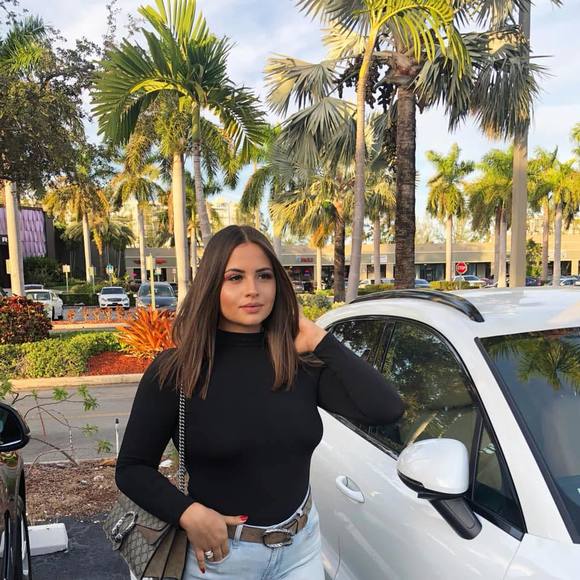 Meet your Posher, Gabriela - Picture 1 of 1